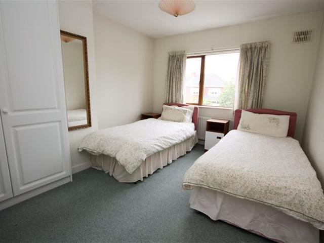525,000 | 7 Roselawn, Lucan, Co. Dublin DNG Lucan 5010 MyHome. Ie Residential