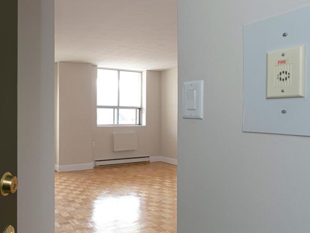525 Avenue Eglinton Est Bachelor