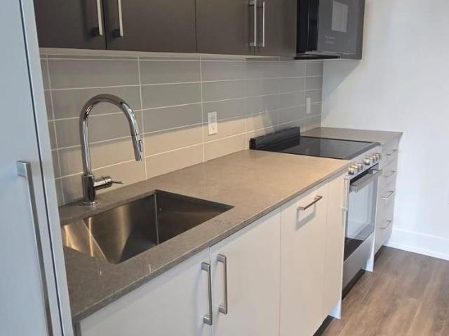 527 2075 King Road, King City | 1+1Beds/1Bath, Condo, $2,400/mo | Condos. Ca