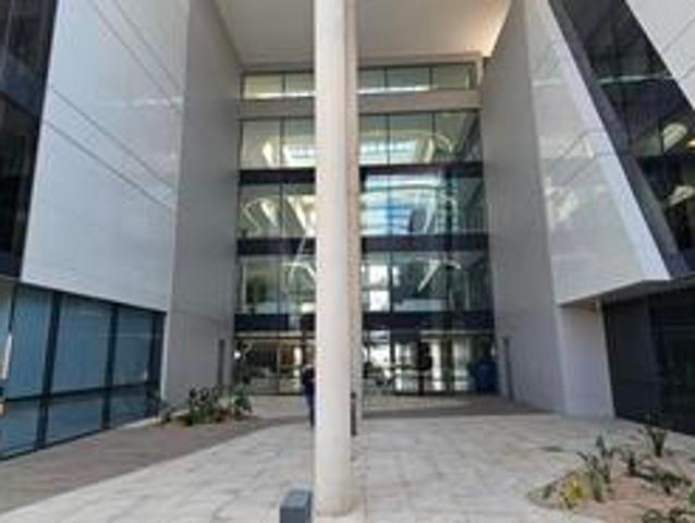 527sqm p grade offices to let in wat.