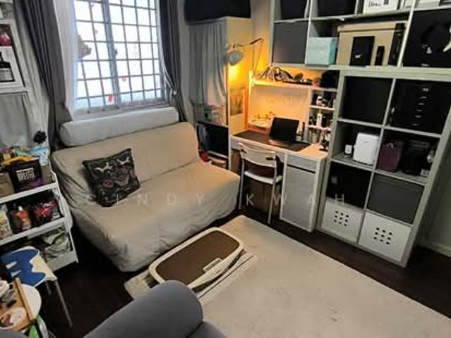 528 Bukit Batok Street 51 HDB Apartment For Sale, $399,000, 2 Bed 1 Bath 645 sqft $619.00 psf