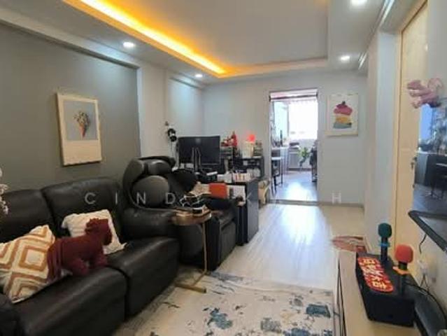 528 Bukit Batok Street 51 HDB Apartment For Sale, $428,000, 2 Bed 1 Bath 645 sqft $664.00 psf