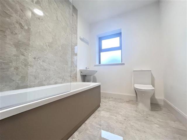 529,000 | 17 Craobh Bán, Quay Road, Newport, Co. Mayo Sherry Fitzgerald Crowley 4972 MyHome. Ie Residential