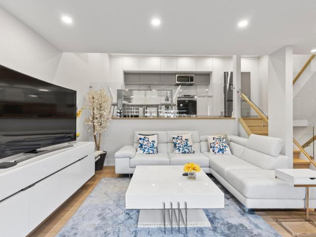 52 146 MILESTONE Crescent, Aurora | For Sale @ $619,000 | Condos. Ca