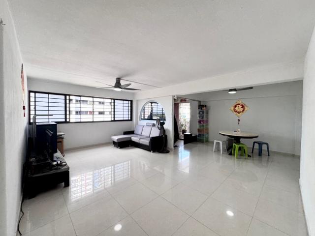 52 Teban Gardens Road HDB Apartment For Sale, $618,887, 3 Bed 2 Bath 1,302 sqft $475.00 psf