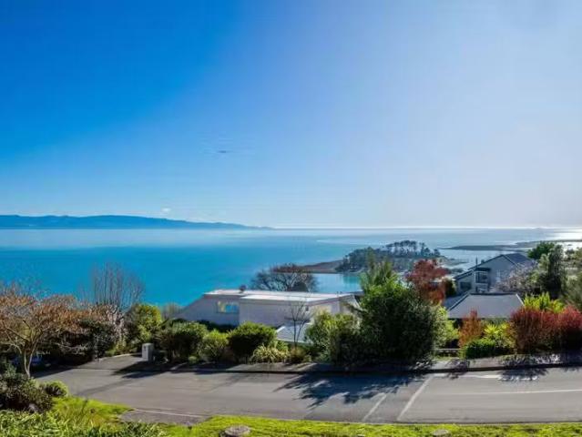 52 The Cliffs, Britannia Heights, Nelson For Sale
