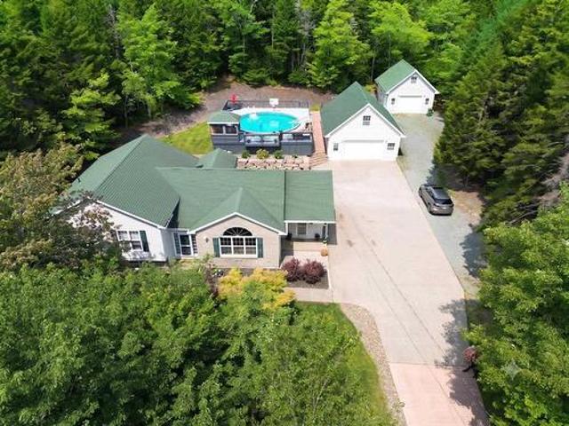 52 Wilson Lake Drive, Middle Sackville, NS, B4E 3G3 house for sale | Listing ID 202618 | Royal LePage