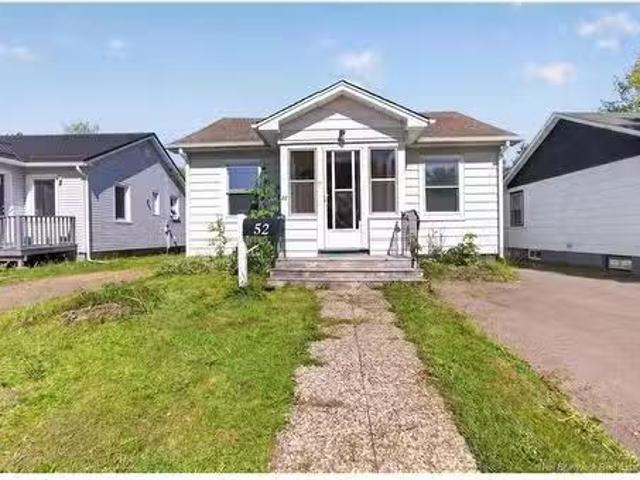 52 Airport St, Dieppe, NB, E1A 2G4 house for sale Listing I.