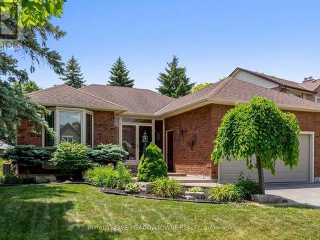 52 Canadian Oaks Drive, Whitby, ON, L1N 6W8 house for sale | Listing ID E12246 | Royal LePage