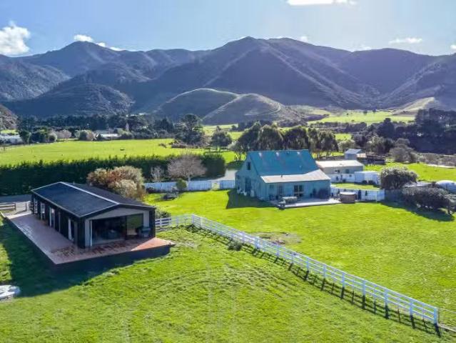 52 Cross Creek Road, Western Lake, South Wairarapa