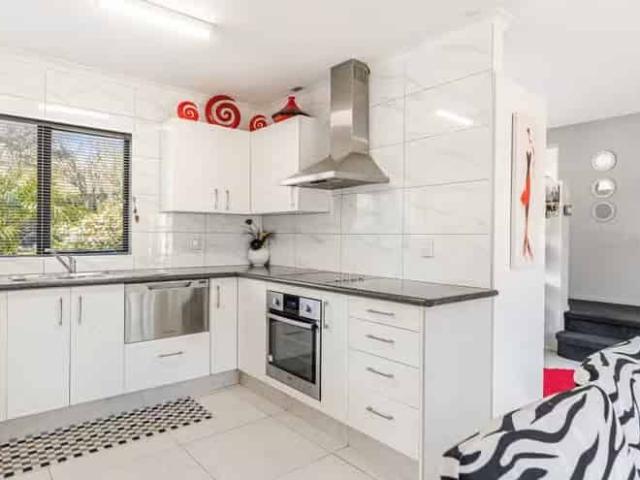 52 Hewlett Road, Massey