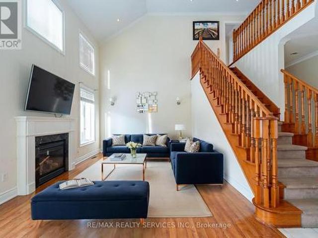 52 Mount Royal Circle, Brampton, ON, L6P 2K4 house for sale | Listing ID W12989 | Royal LePage