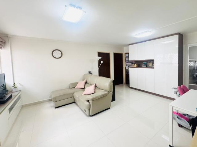 52 New Upper Changi Road HDB Apartment For Sale, $490,000, 3 Bed 2 Bath 904 sqft $542.00 psf