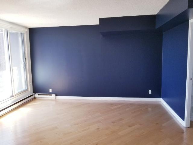 5300 Place Garland, #712