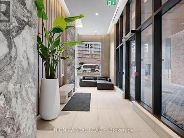 530 215 Lakeshore Road W, Mississauga, ON, L5H 0A9 condo for sale | Listing ID W12251 | Royal LePage