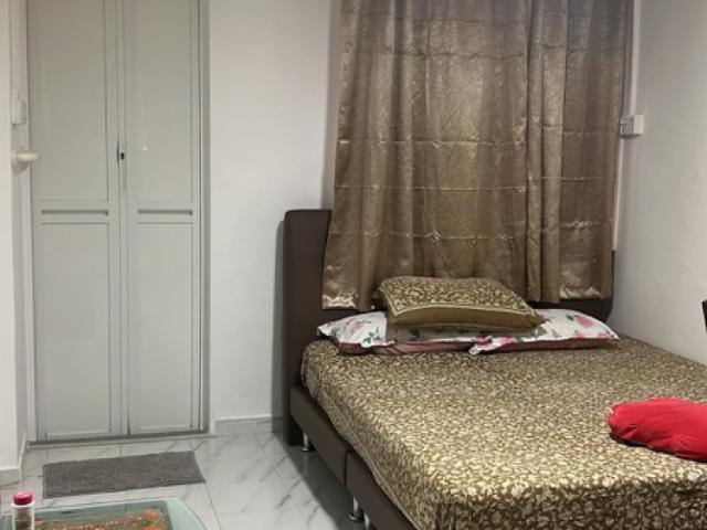 530 Bukit Batok Street 51 HDB Apartment Room Rental, $1,300, 1 Bed 1 Bath 129 sqft $10.08 psf