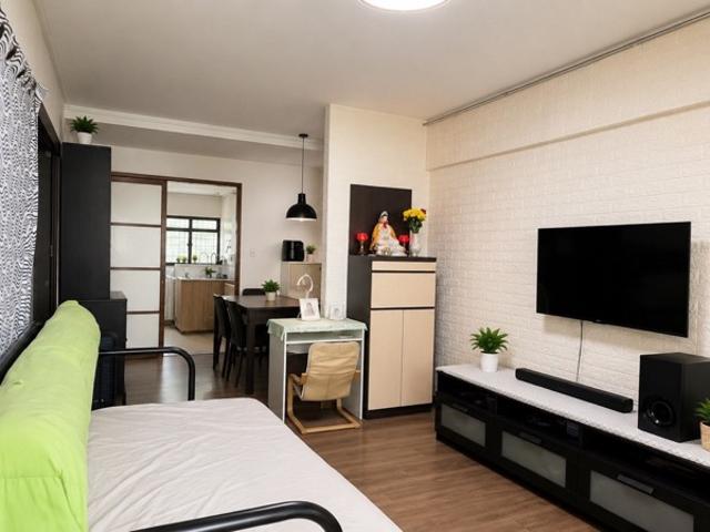 530 Jurong West St 52 HDB Apartment For Sale, $438,000, 2 Bed 2 Bath 882 sqft $497.00 psf