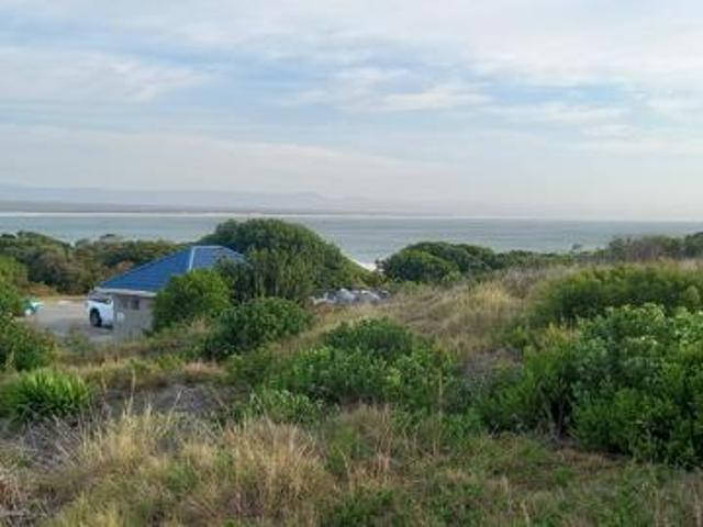 530 m² Land available in Jeffreys Bay Central