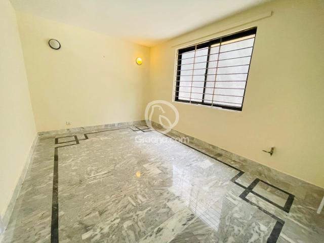 533 Yd² House for Rent