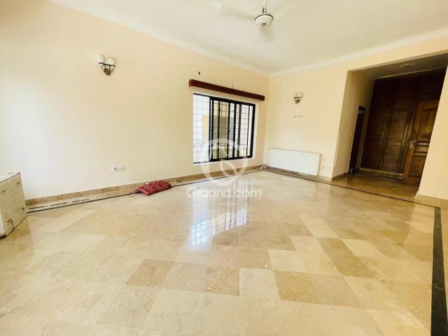 533 Yd² House for Rent