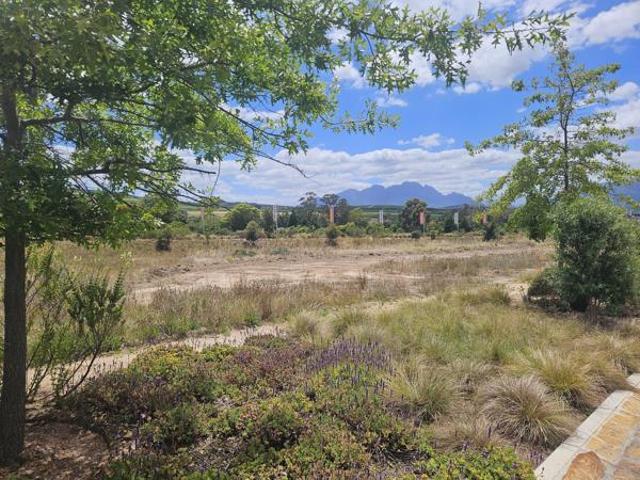 535 m² Land available in Longlands Estate