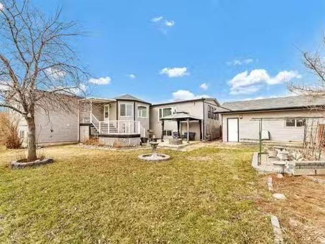 537 7 Street Se, Redcliff, AB, T0J 2P2 house for sale Listi.