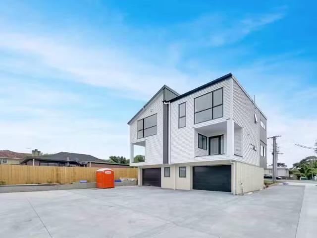 5/37 Claude Road, Hillpark, Manukau City For Sale