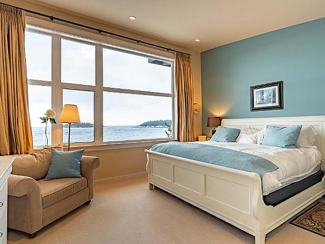 5394 Wakefield Beach Lane, Sechelt, Bc