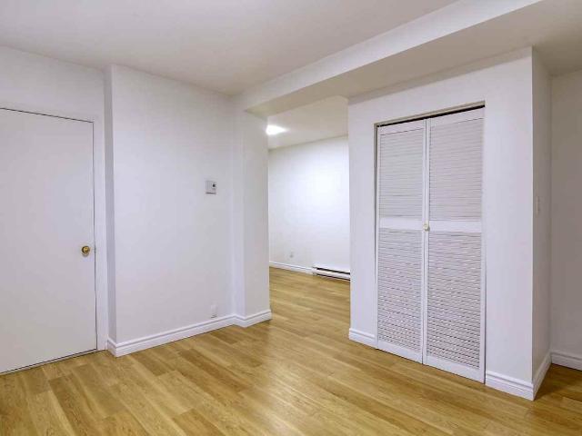 539 Prince Arthur west Studio Apartment for Rent at 539 Rue Prince Arthur O, Montréal, QC H2X 1T6 Milton Parc