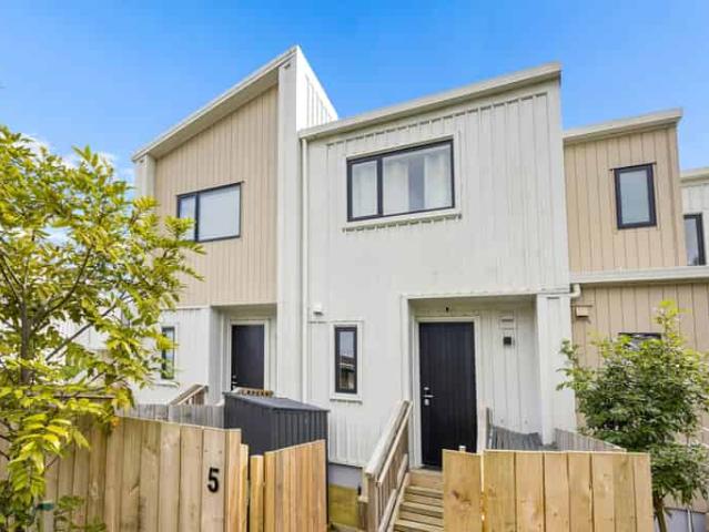 5/7 Cedar Heights Avenue, Massey, Waitakere City