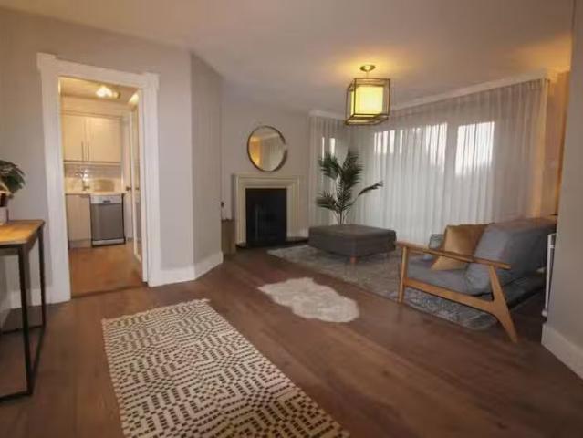 57 Crescent House, Clontarf, Dublin 3, D03PE45 is for sale
