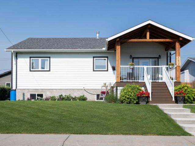 5404 60Th Street, Barrhead, AB, T7N 1C1 house for sale | Listing ID E4500 | Royal LePage