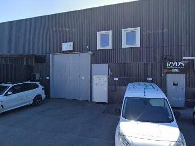545 m2 lager, kontor uthyres i Tyresö