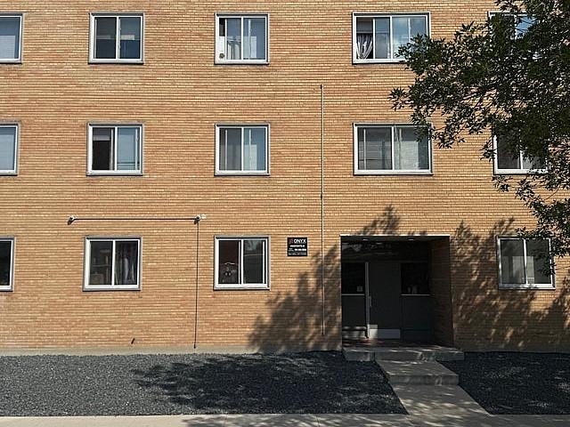 545 Young St 1 Br Available June 1st