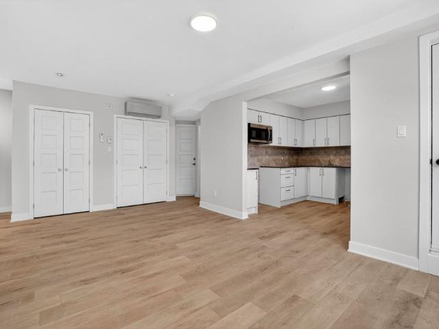 5485 Rue Snowdon Montréal Côte des Neiges, QC H3X