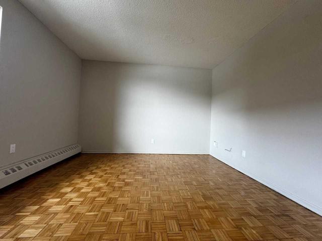 549 573 North Service Road 3 Bedroom Apartment for Rent at 549 North Service Rd, Mississauga, ON L5A 1B5 Cooksville