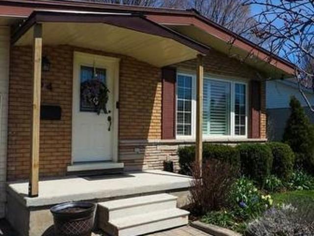 54 First Street W, Woolwich, ON, N3B 1H1 house for sale | Listing ID X12963 | Royal LePage