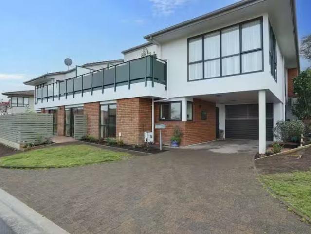 54 Grosvenor Gardens, Flagstaff, Hamilton City For Sale
