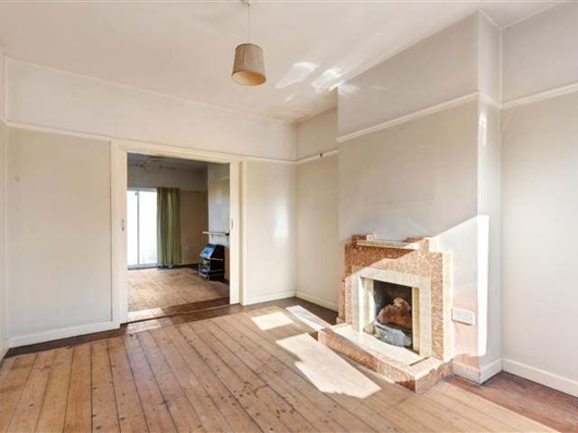 550,000 | 6 Shelton Gardens, Kimmage, Dublin 12 McGuirk Beggan Property Limited 4985 MyHome. Ie Residential