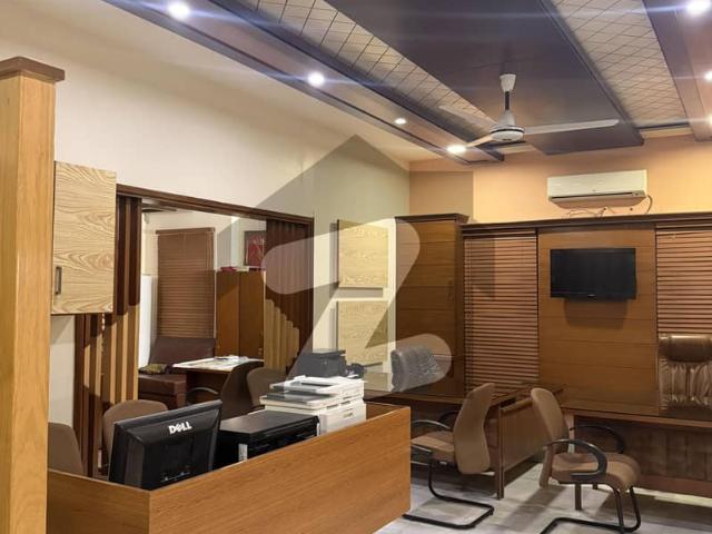 550 Square Yard Corner Commercial House For Rent