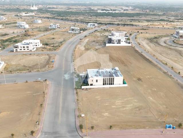 550 Sq Yd DEAD END CORNER Plot With Extra Land In Precinct 17, Just 3 Mins Drive From Main Gate Entrance Near Jinnah Avenue, Close To Theme Park | Ideal For Residence Or Investment. Call Now!