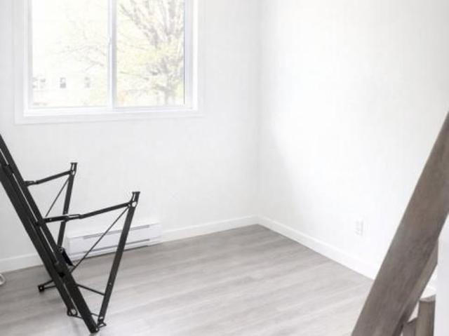 550 Rue de Brest, H7G 3R2, H7G 3R2, Laval