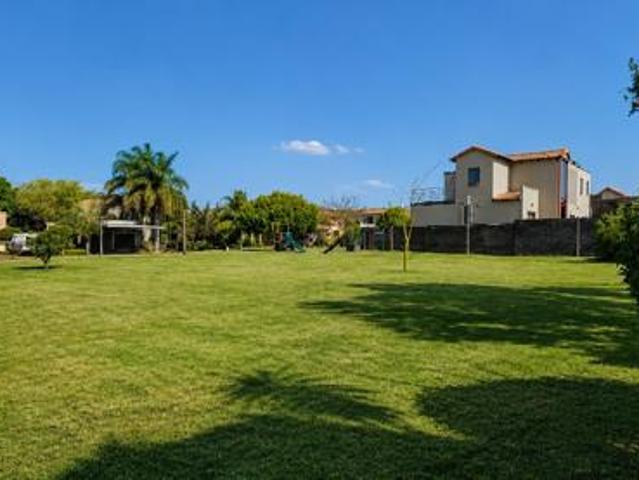 551 m² Land available in Waterval East