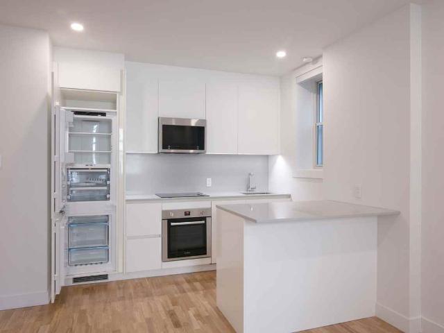 5530 Cote Saint Luc Road 2 Bedroom Apartment for Rent at 5530 Ch De La Côte Saint Luc, Montréal, QC H3X 2C8 Norte Dame De Gráce