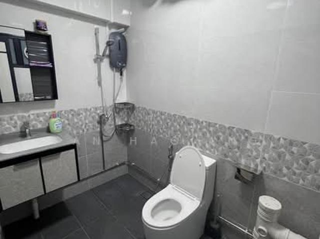 553 Woodlands Drive 44 HDB Apartment Room Rental, $900, 1 Bed 1 Bath 150 sqft $6.00 psf