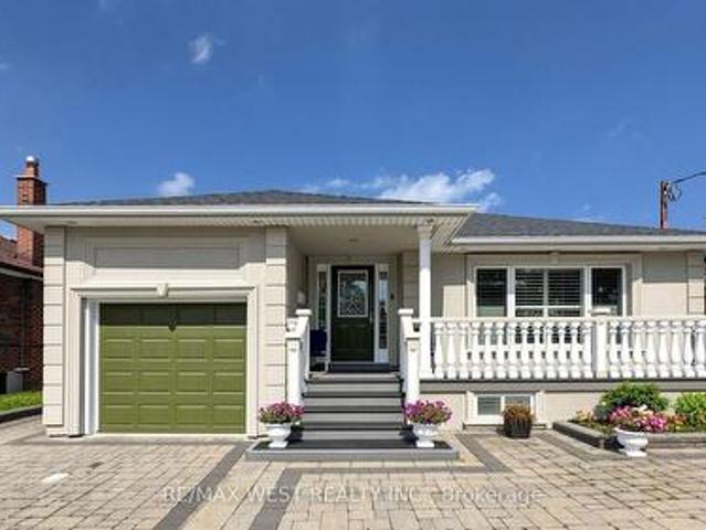 555 Mccowan Road, Toronto, ON, M1J 1J7 house for sale | Listing ID E13566 | Royal LePage