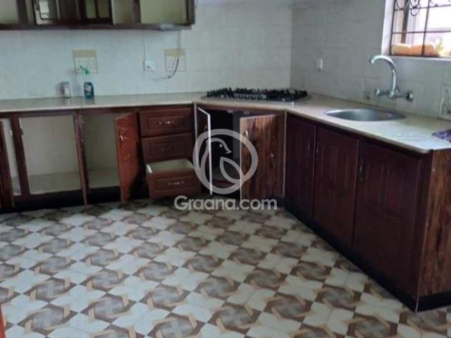 555 Yd² Upper portion for Rent