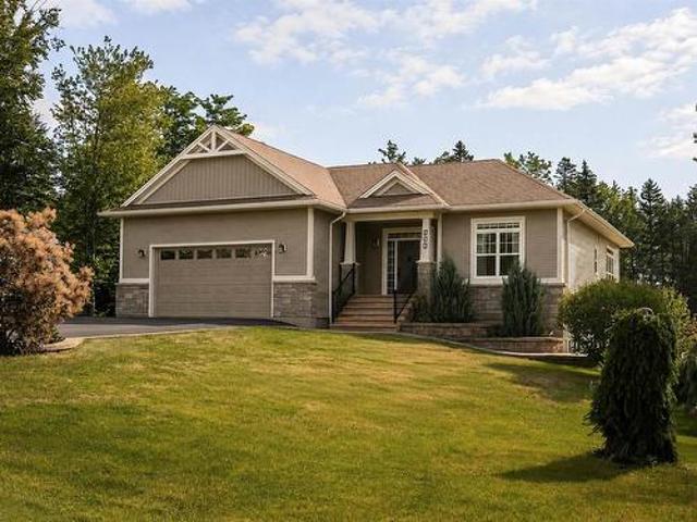 556 Duart Avenue, Fall River, NS, B2T 0L8 Luxury House for sale | Listing ID 202620 | Royal LePage Carriage Trade Luxury Properties
