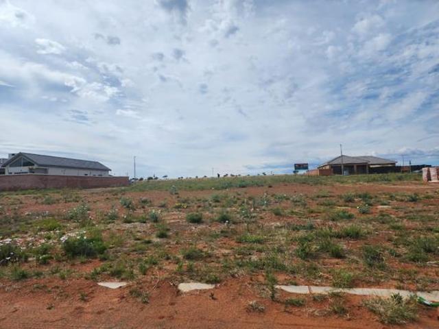 556 m² Land available in El Toro Park