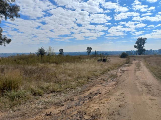 557 m² Land available in Vaalpark